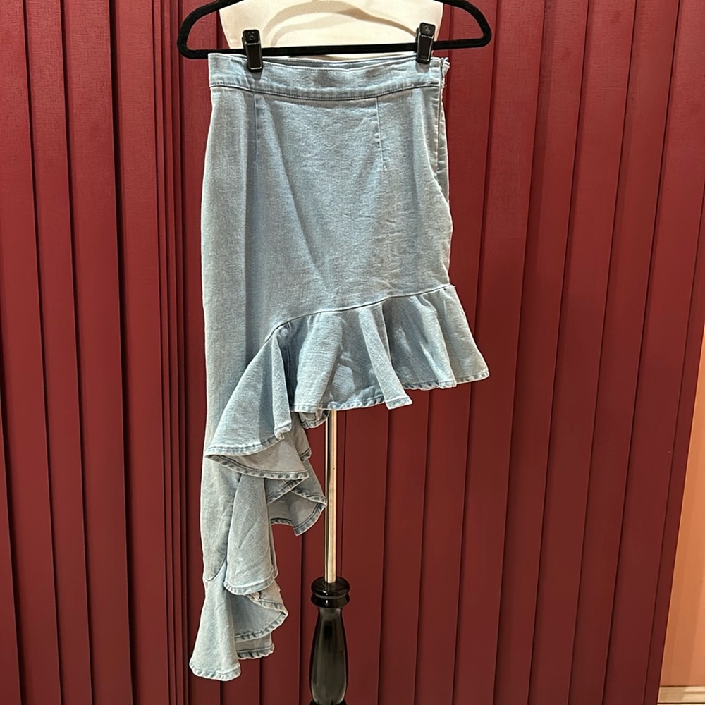 Venus denim skirt with cascading ruffle hem size 2, side zipper,
